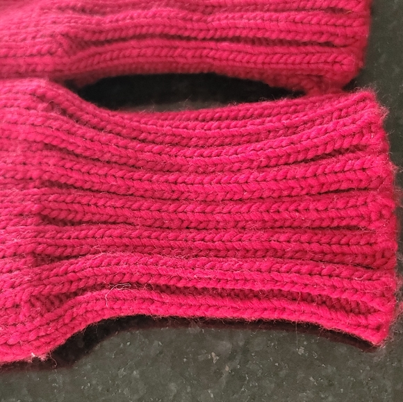 2010 Vancouver Olympics Red Mittens - Picture 3 of 7